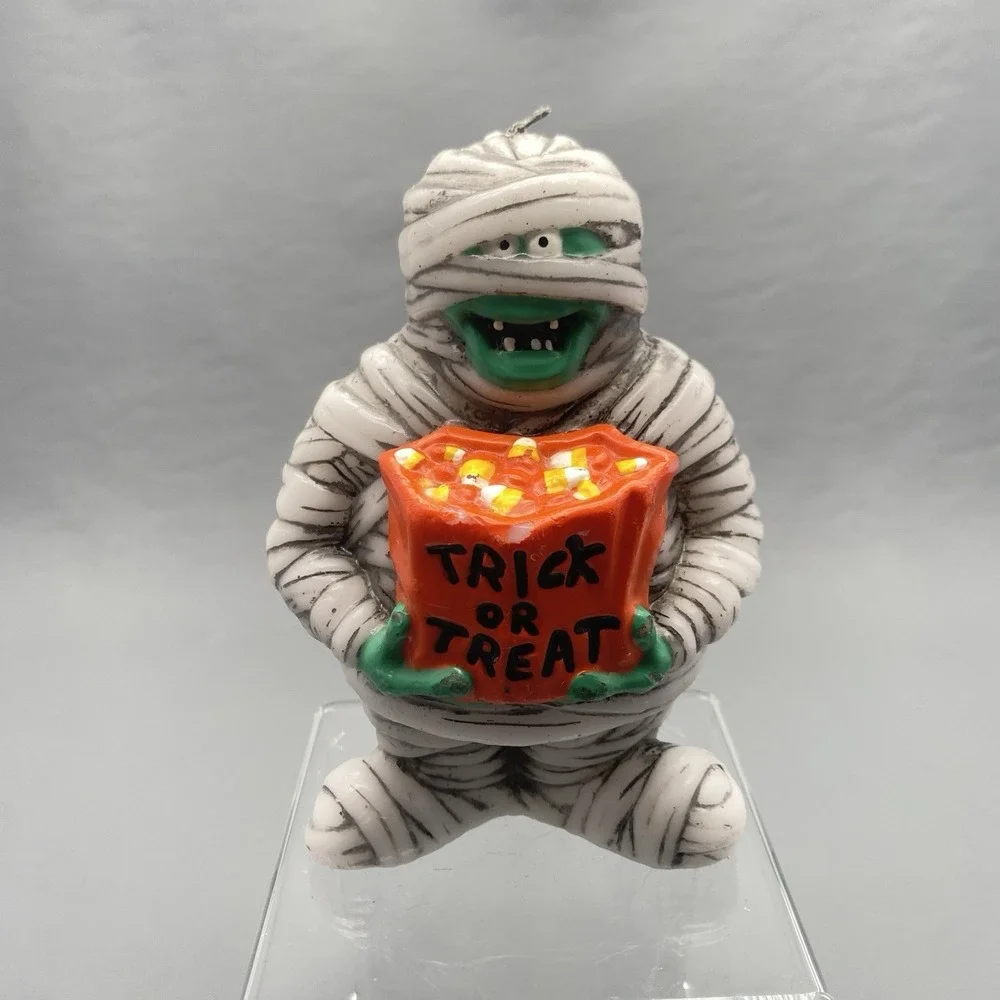 Vintage Mummy‎ Trick-or-Treat Gag Candle – Halloween Novelty Collectible